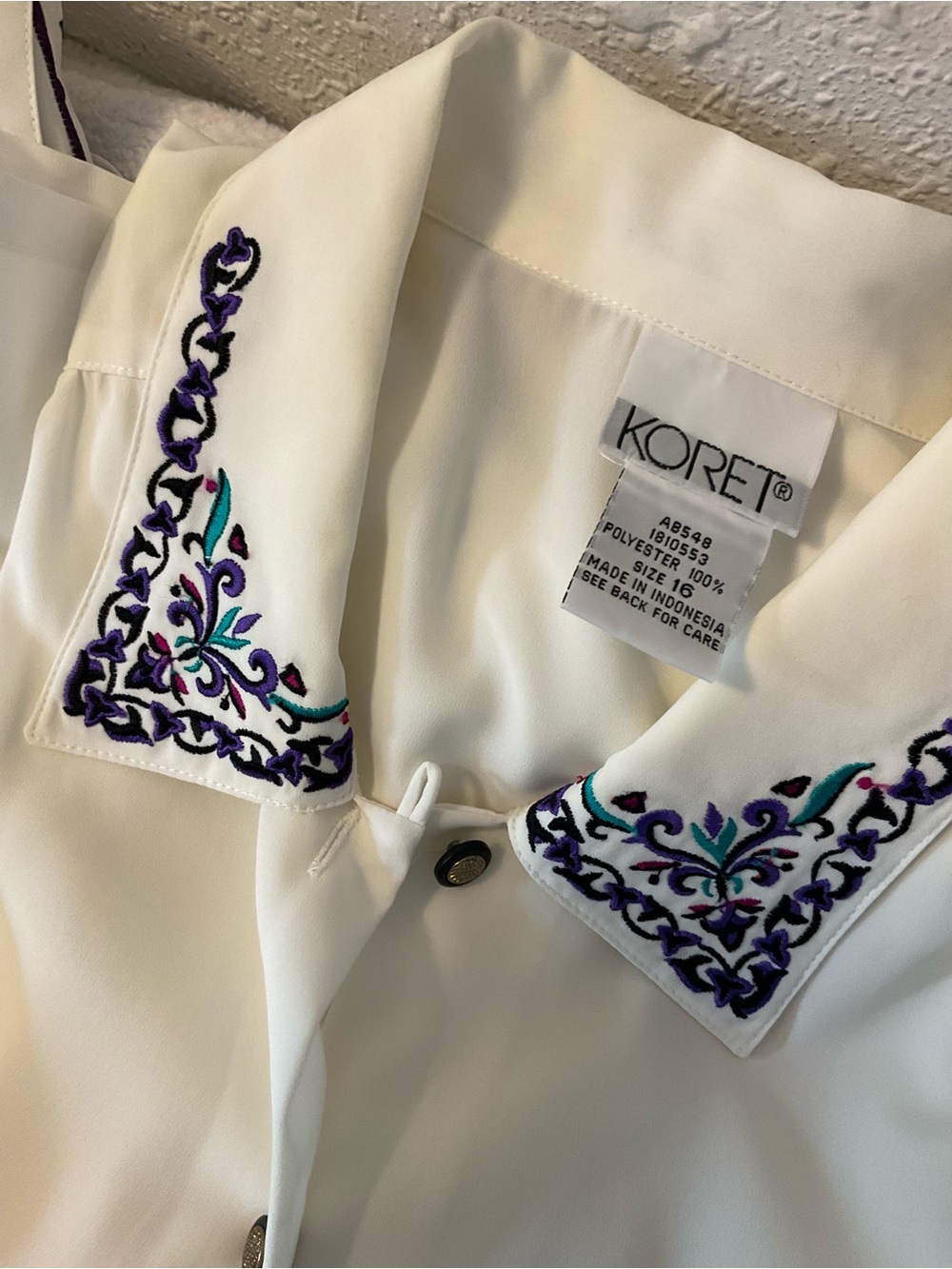 2 Vintage Koret Women’s Button Down Sheer Embroidered Blouse Floral - Picture 3 of 5